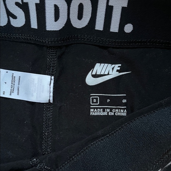 NIKE Womens Small Black and White Swoosh All Over Leggings - Picture 6 of 9